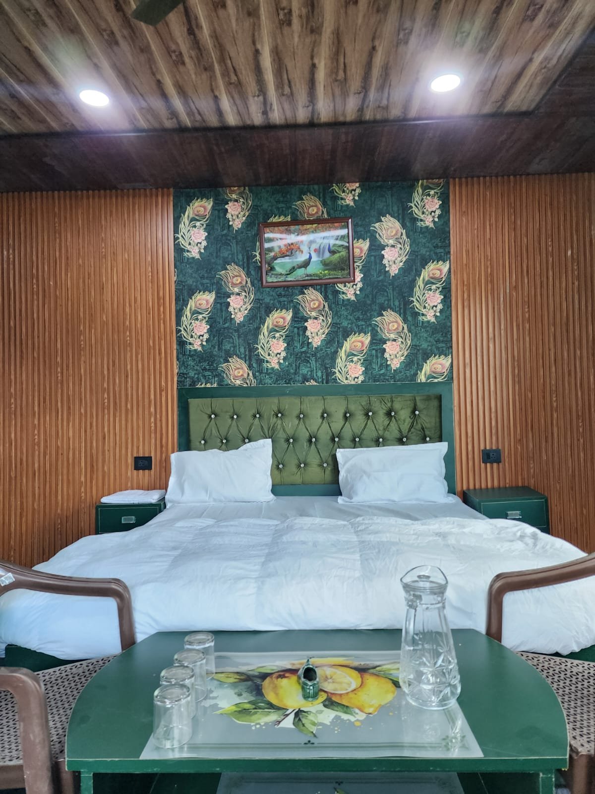 Guest room at Riverside Royale